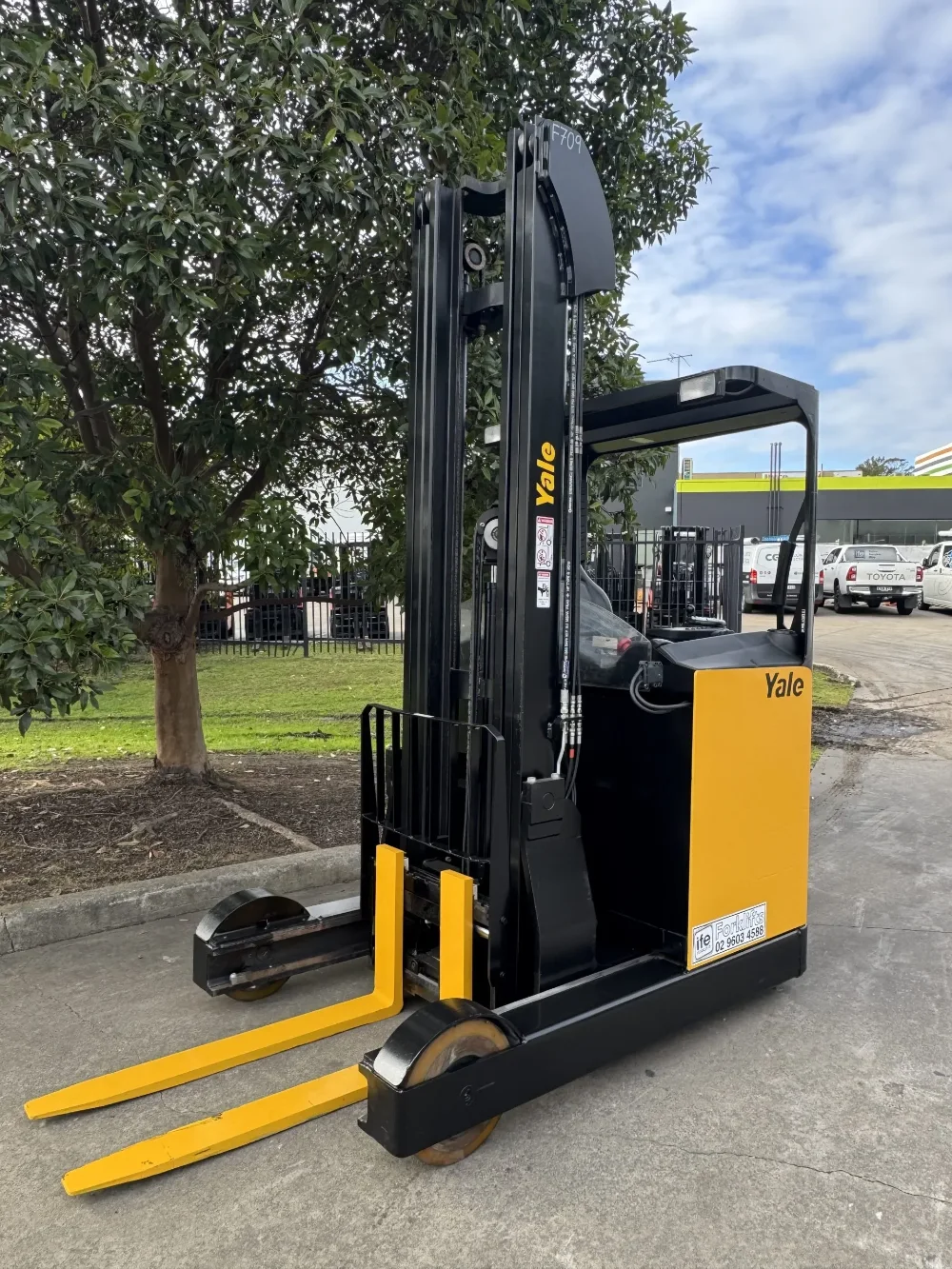 F709 Yale Sit down reach truck