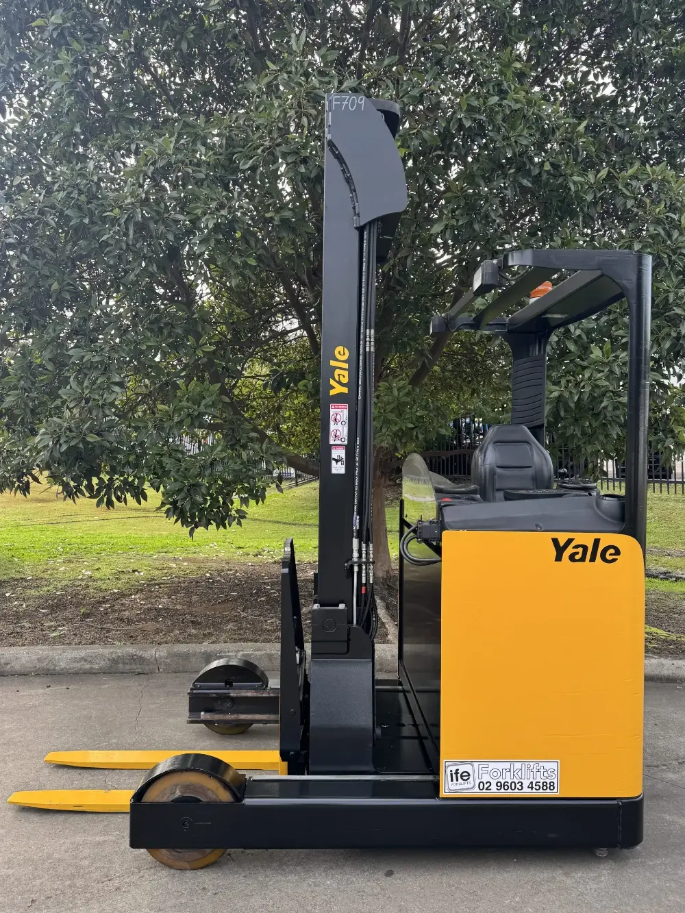 F709 Yale Sit down reach truck