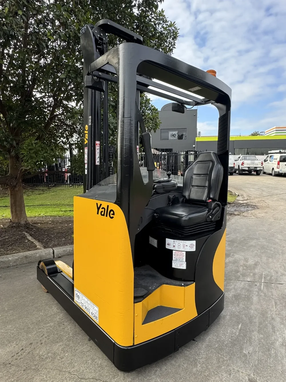 F709 Yale Sit down reach truck