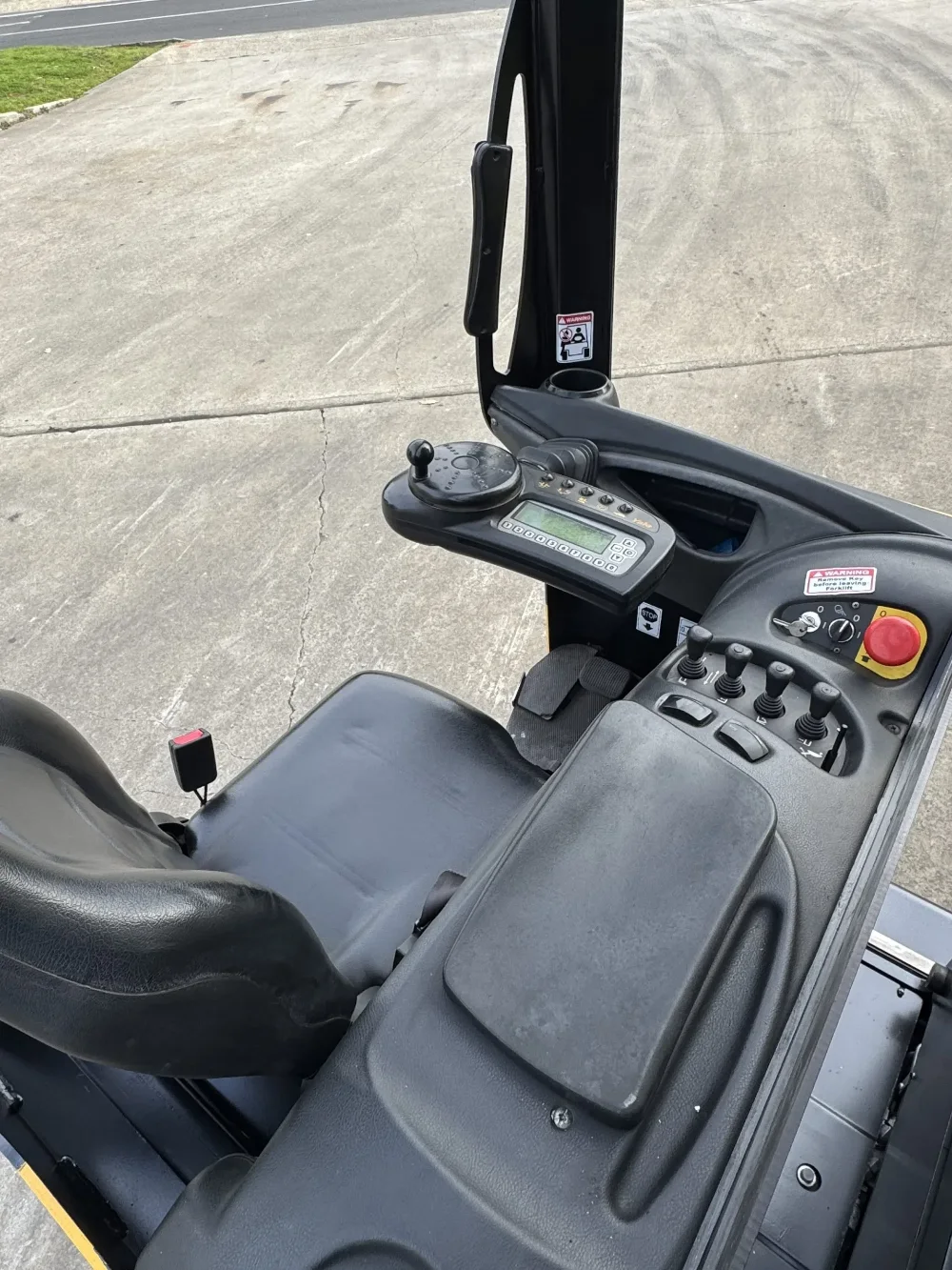 F709 Yale Sit down reach truck