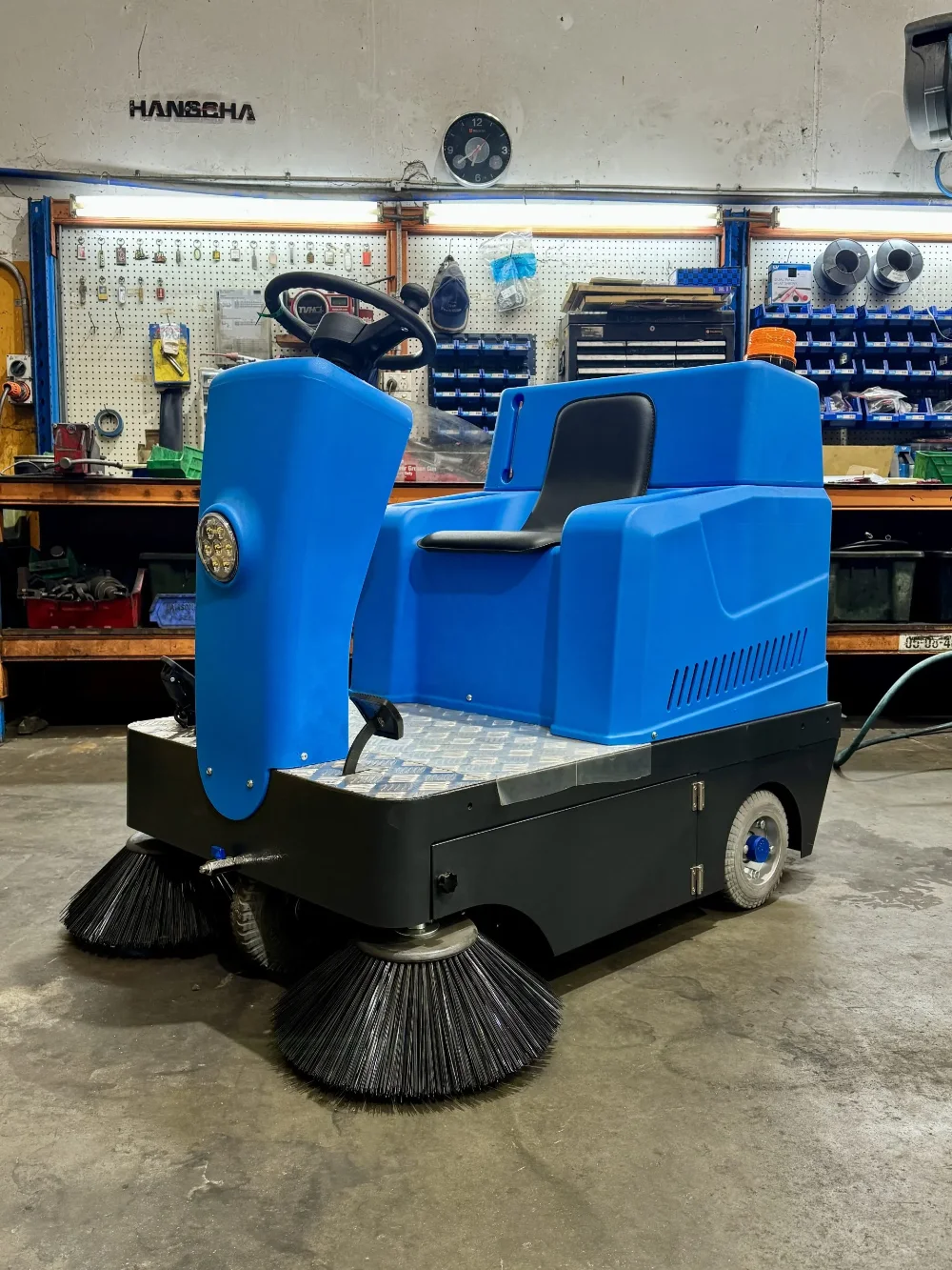 F709 Yale Sit down reach truck